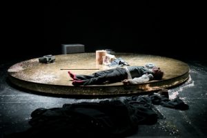 Theaterkritik von "Voyage" an der Berliner Schaubühne präsentiert schabel-kultur-blog.de