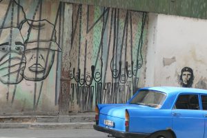 Für schabel-kultur-blog.de suchte Michaela Schabel in Kuba, Havanna, nach FotomotivenOldtimer und Graffies