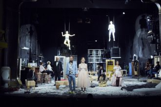 Theaterkritik "Dionysos Stadt" präsentiert von www.schabel-kultur-blog.de