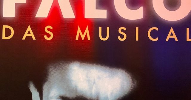 Seine Musik ist unvergessen.  „Falco Das Musical“ begeistert seit 2016 das Publikum. Die vierte Tournee startete  2020 in Landshut…