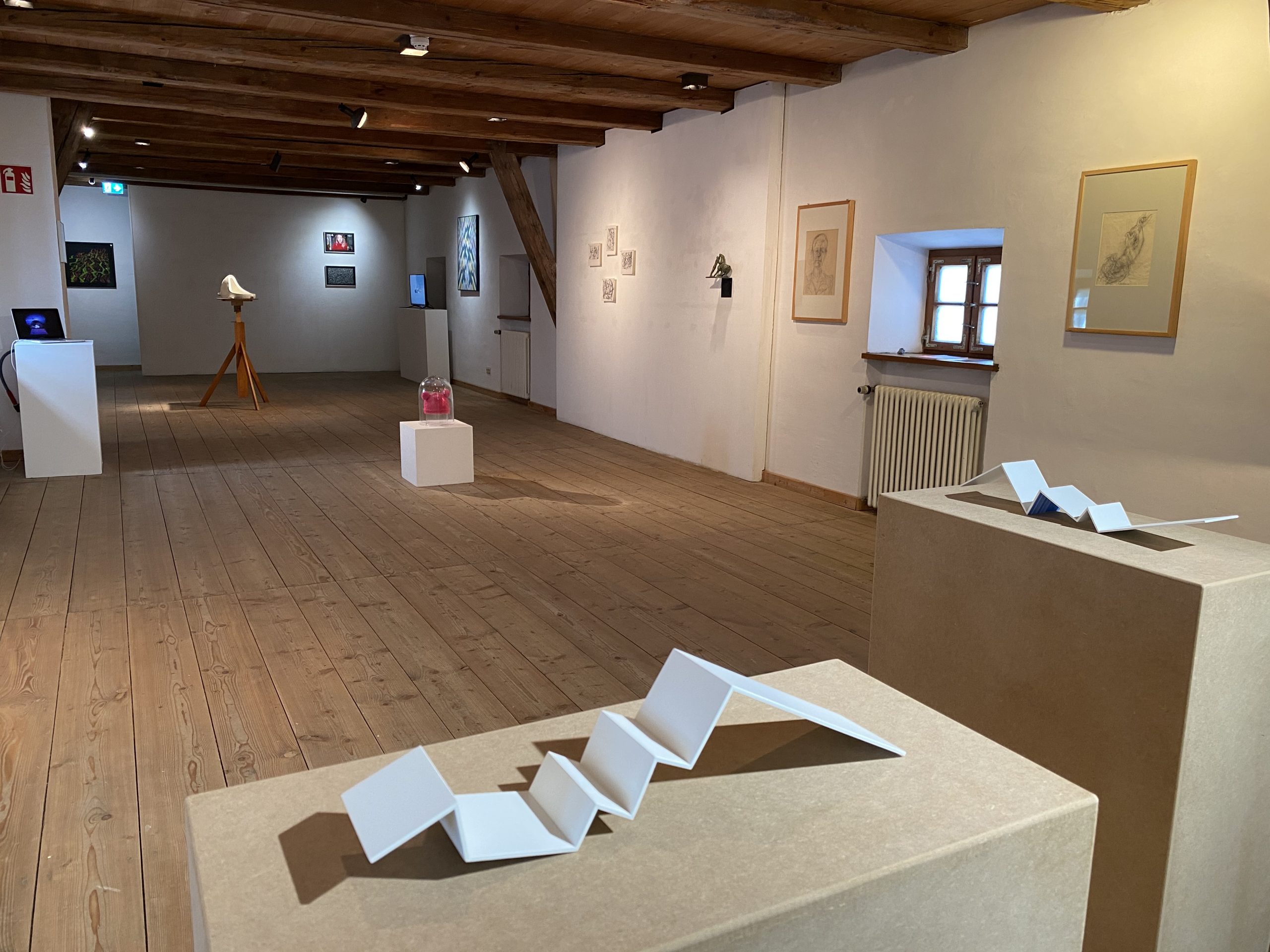 Landshut – „Unternehmerinnen“ – Galerie Belleparais zeigt in Kooperation mit der Neuen Galerie Landshut drei Künstler-Generationen  