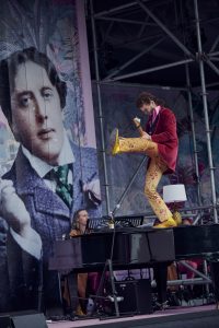 Theaterkritik Oscar Wildes "Bunbury" im Stadttheater Regensburg präsentiert von www.schabel-kultur-blog.de