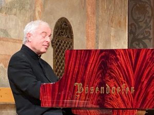 Schweiz – András Schiff spielt „Bach, Haydn, Mozart, Schubert und Brahms“ beim Gstaad Menuhin Festival