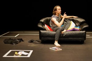 Theaterkritik Lausunds "Bin nebenan-Monologe für zuhause" präsentiert von www.schabel-kultur-blog.de