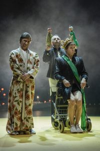 Theaterkritik "Shakespeares sämtliche Werke" im Landestheater Niederbayern präsentiert von www.schabel-kultur-blog.de