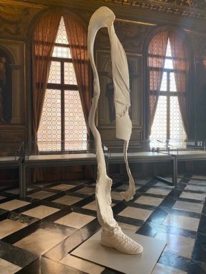 Venedig – „Avatars“ – Skulpturen von Erwin Wurm im Museo Correr