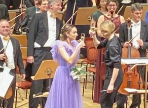 Konzertkritik "Konzert zum Jahreswechsel" von Joana Mallwitz im Konzerthaus präsentiert von www.schabel-kultur-blog.de