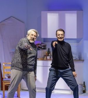 Theaterkritik "Sahneschnitte" mit Dieter Fischer im Landestheater Niederbayern präsentiert von www.schabel-kultur-blog.de