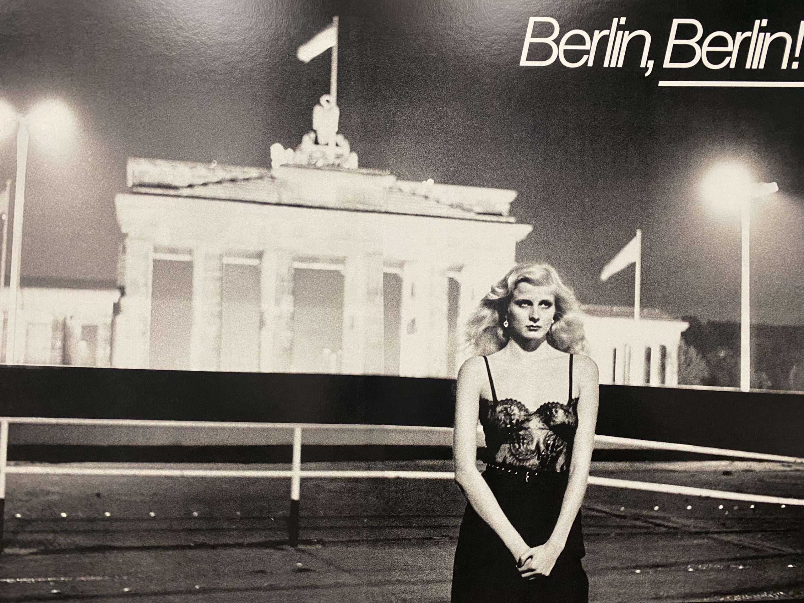 Berlin – mit der Gruppenausstellung „Berlin, Berlin: 20 Jahre Helmut-Newton-Stiftung