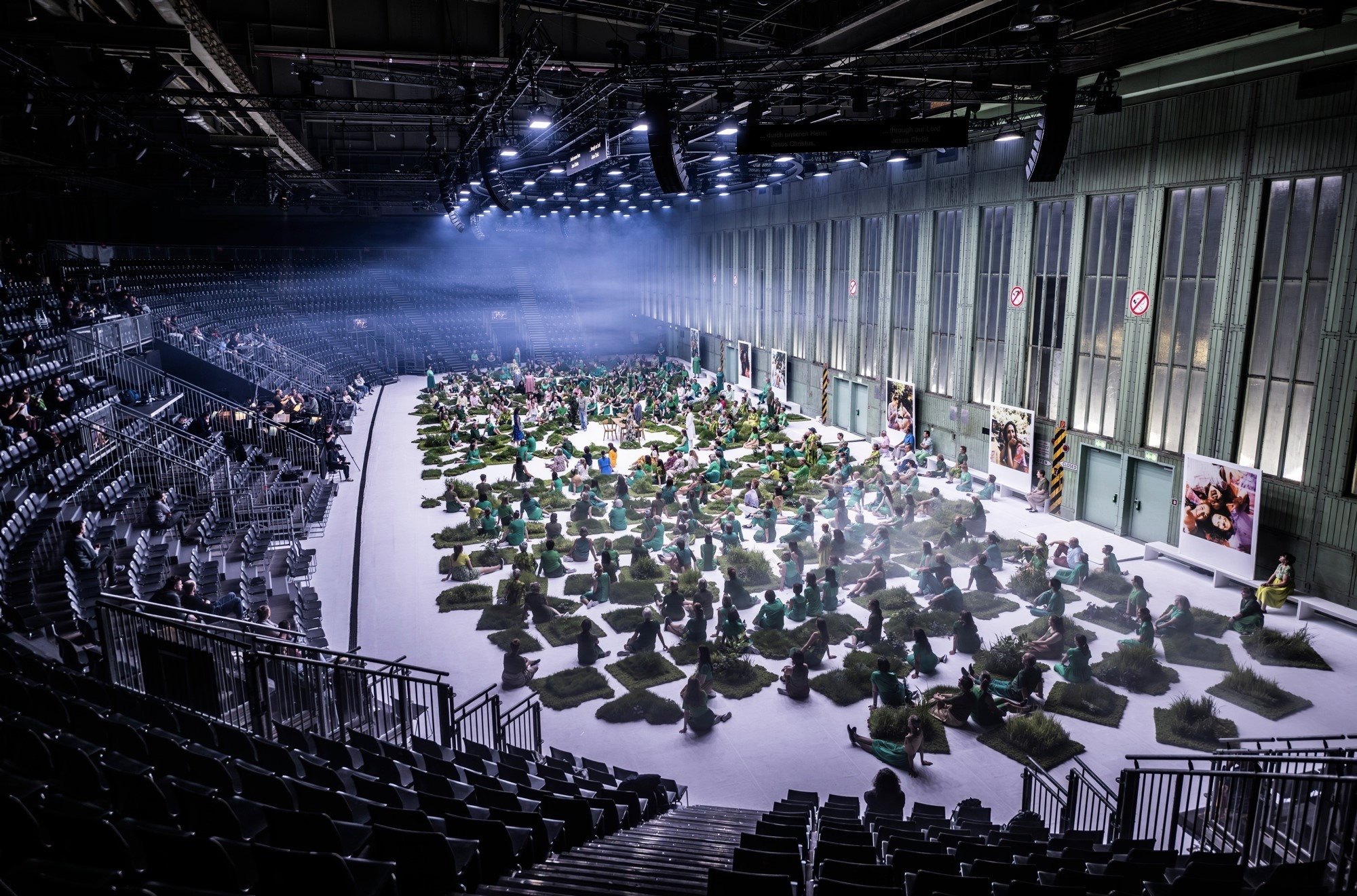 Berlin – Händels Oratorium „Messias“ als säkularisiertes Großprojekt der Komischen Oper im Hangar 4