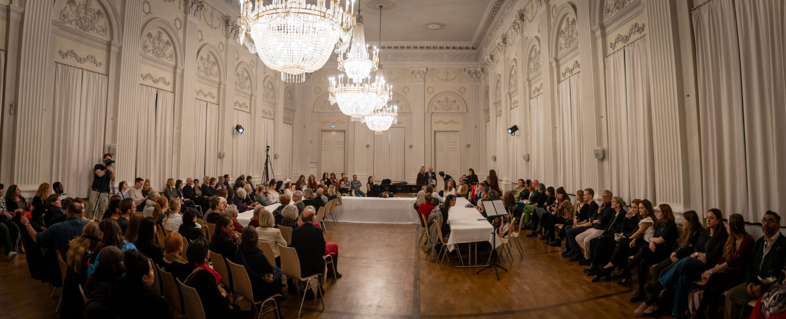 München- „Fine Dining“ – ein lukullisch musikalischer Liederabend im Max-Joseph Saal der Münchner Residenz als denkwürdiger Abschluss des „Hidalgo-Festivals“