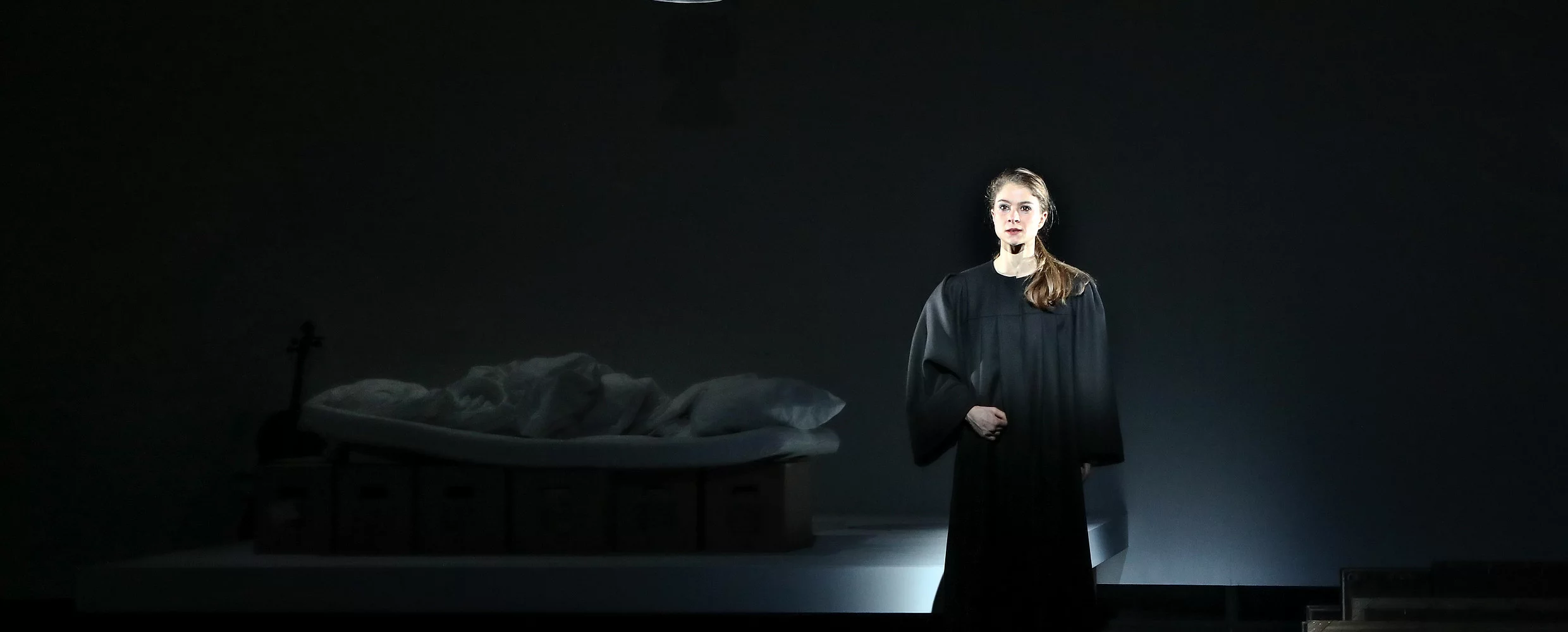 München – gelungene Inszenierung von Suzie Millers „Prima Facie“ im Residenztheater