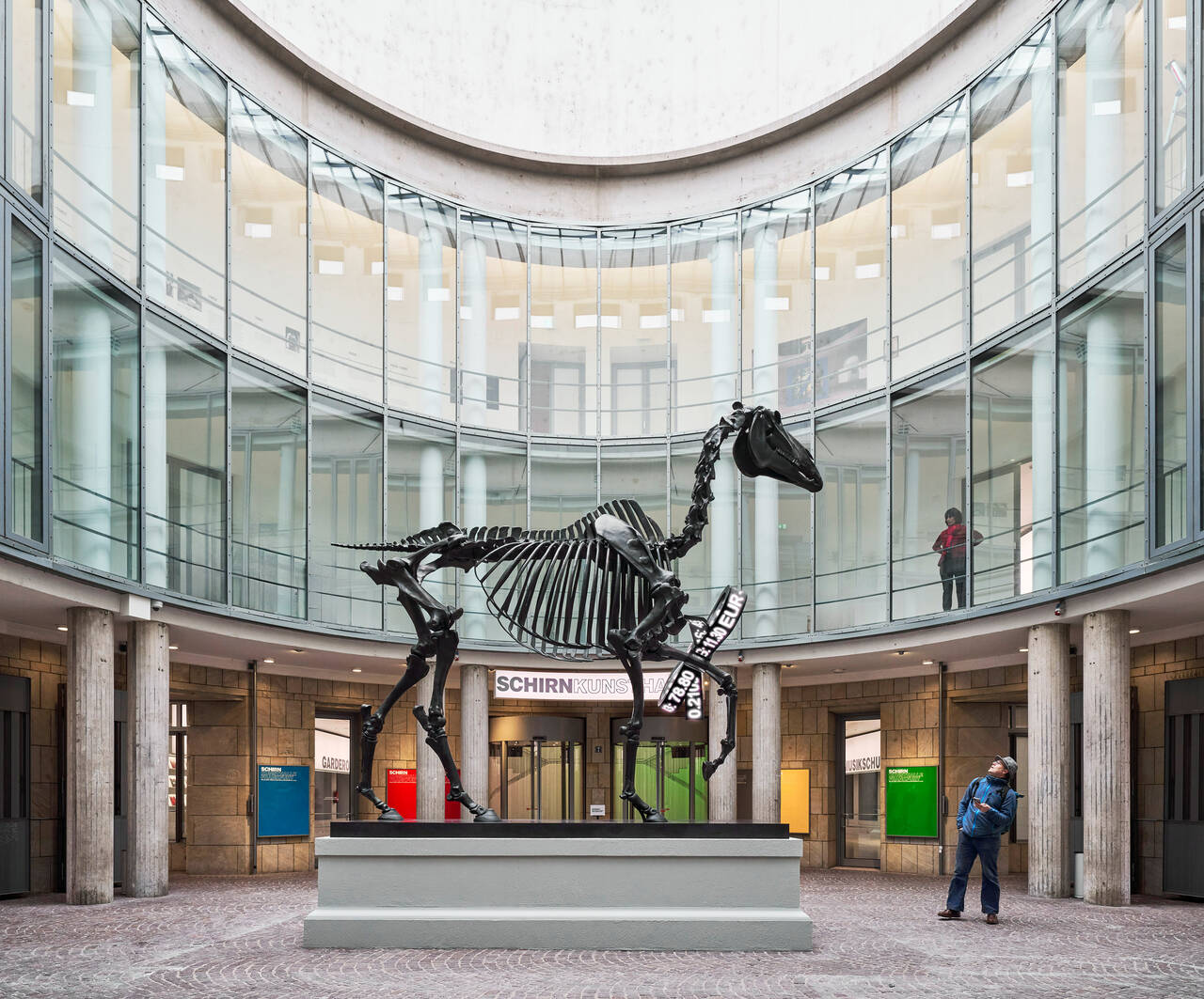 Frankfurt – „Hans Haacke – Retrospektive“ eines System- und Machtkritikers in der Schirn 