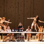 Theaterkritik von Florentina Holzinger "Santa" präsentiert von www.schabel-kultur-blog.de