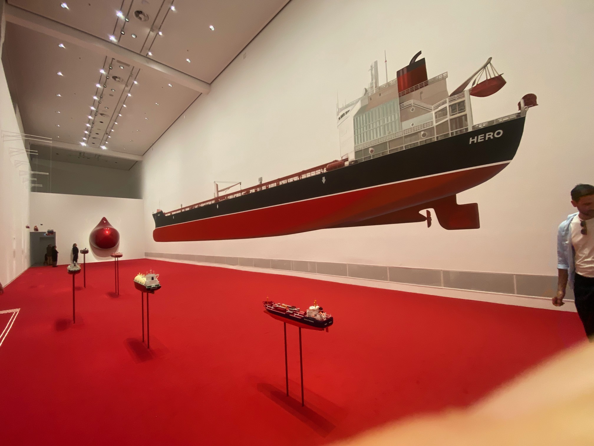 Berlin – „Hero“ – eine Installation von Monira Al Qadiri in der Berlinischen Galerie