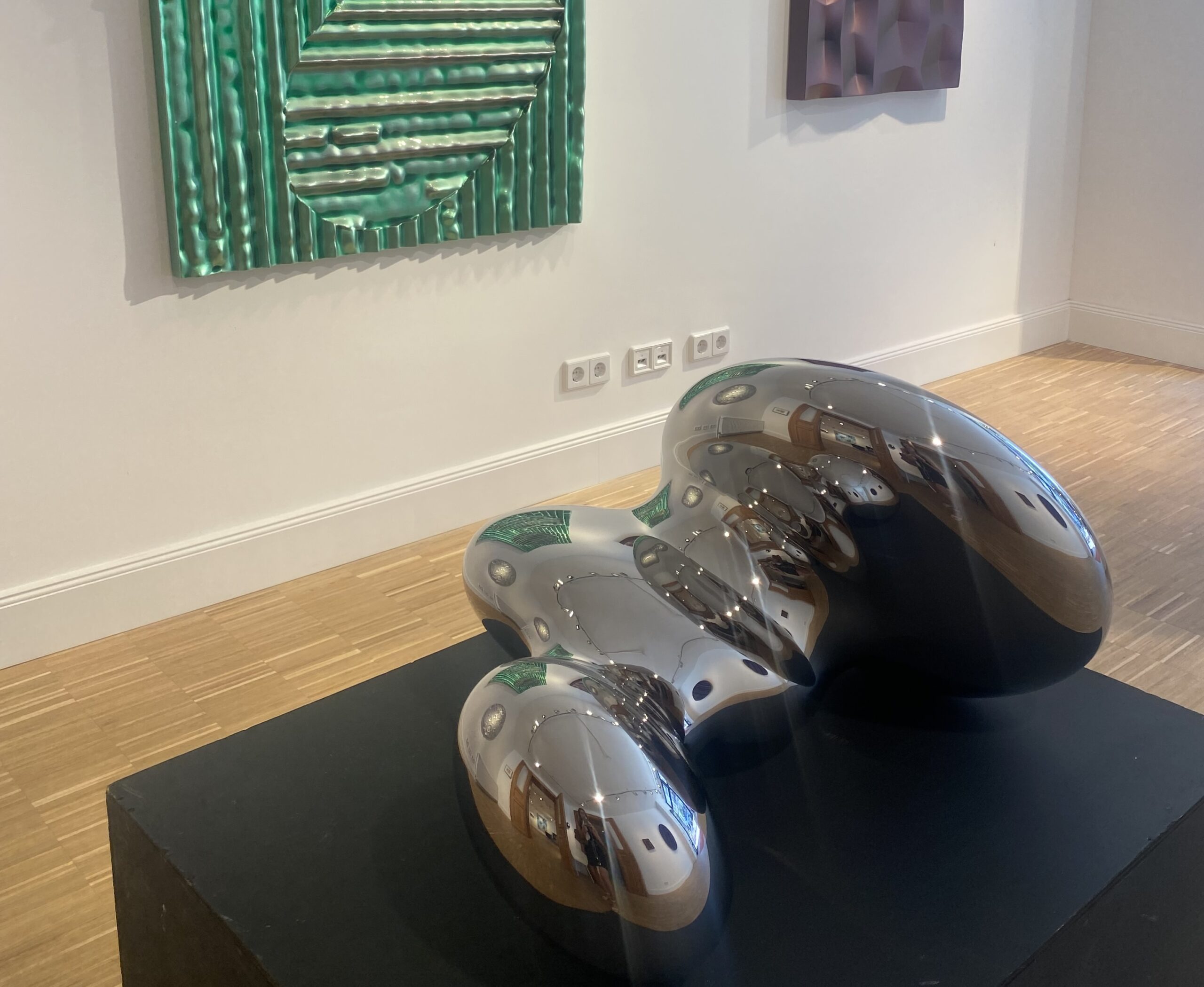 Berlin – „Es ist nicht alles Gold, was glänzt“ – Arbeiten von Carlo Borer, Jürgen Jansen, Willi Sibler und Jürgen Paas in der Galerie Schmalfuss