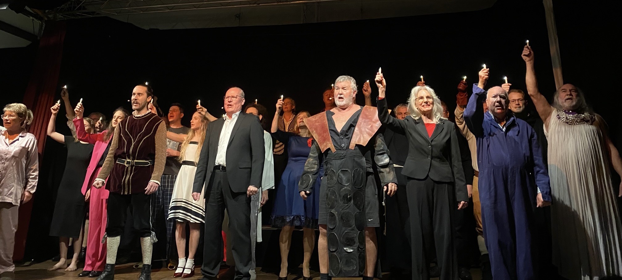 Landshut – „50 Jahre… so ein Theater“ – eine gelungene Jubiläumsrevue des Theaters Nikola