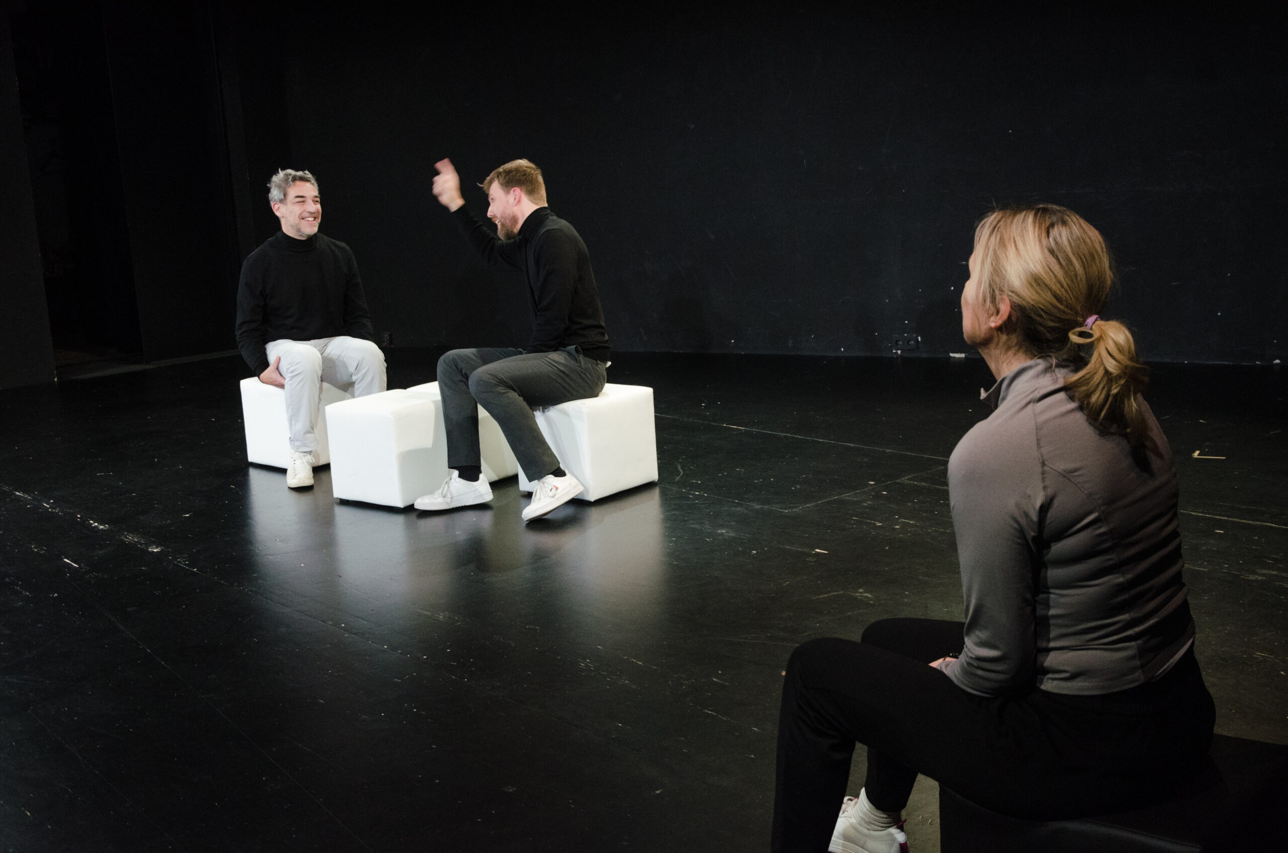 München – Michel Houllebeqcs Roman „Elementarteilchen“ von Andreas Wiedermann spannend im Team-Theater inszeniert