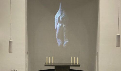 Berlin – „Phantome“ – Videobilder von Dominik Lejman in der Matthäuskirche 