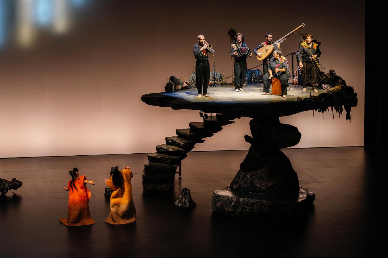 „Último helecho“ – Nina Laisné und François Chaignaud mit Nadja Larcher zu Gast bei „Performing Arts Season“ bei den Berliner Festspielen