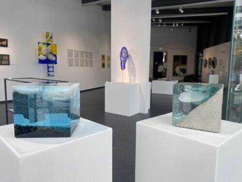 Niederbayern – Schweizer Glaskostbarkeiten erstmals in Deutschland zu sehen – im Glasmuseum Frauenau