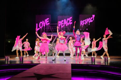 „Priscilla – Queen of Desert“ – Musicalkritik über die herausragende Inszenierung  am Landestheater Salzburg