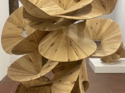 Koloman Wagner – Holzskulpturen-Ausstellung im Kunstverein Landshut – bis 08.03.2026  