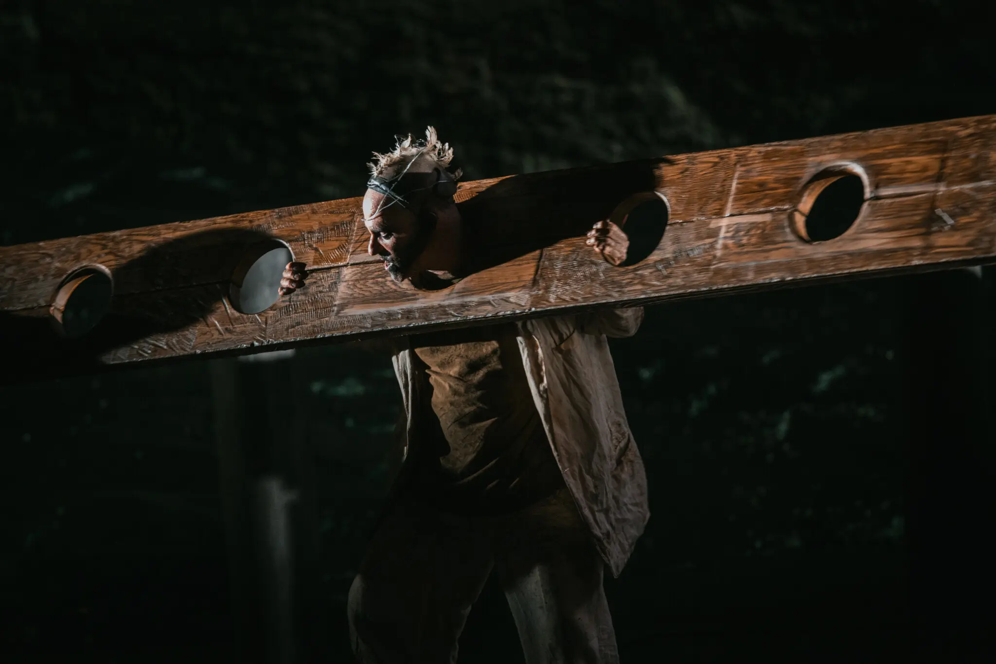 „Rheingold“ – Petrenko und Serebrennikov sorgen für ausverkaufte Vorstellungen bei den Salzburger Osterfestspielen – Opernkritik zur Premiere 2026