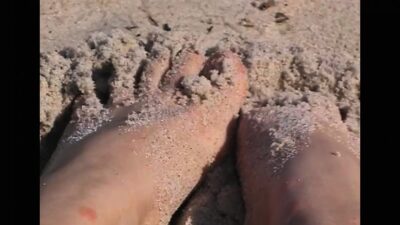 „Was an Empfindsamkeit bleibt“ – Kritik zu Daniela Magnani Hüllers autobiografischem Dokumentarfilm