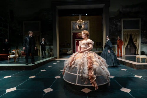 „Il Gattopardo“ beim Theatertreffen Berlin 2026 – Kritik zu Pinar Karabuluts Inszenierung