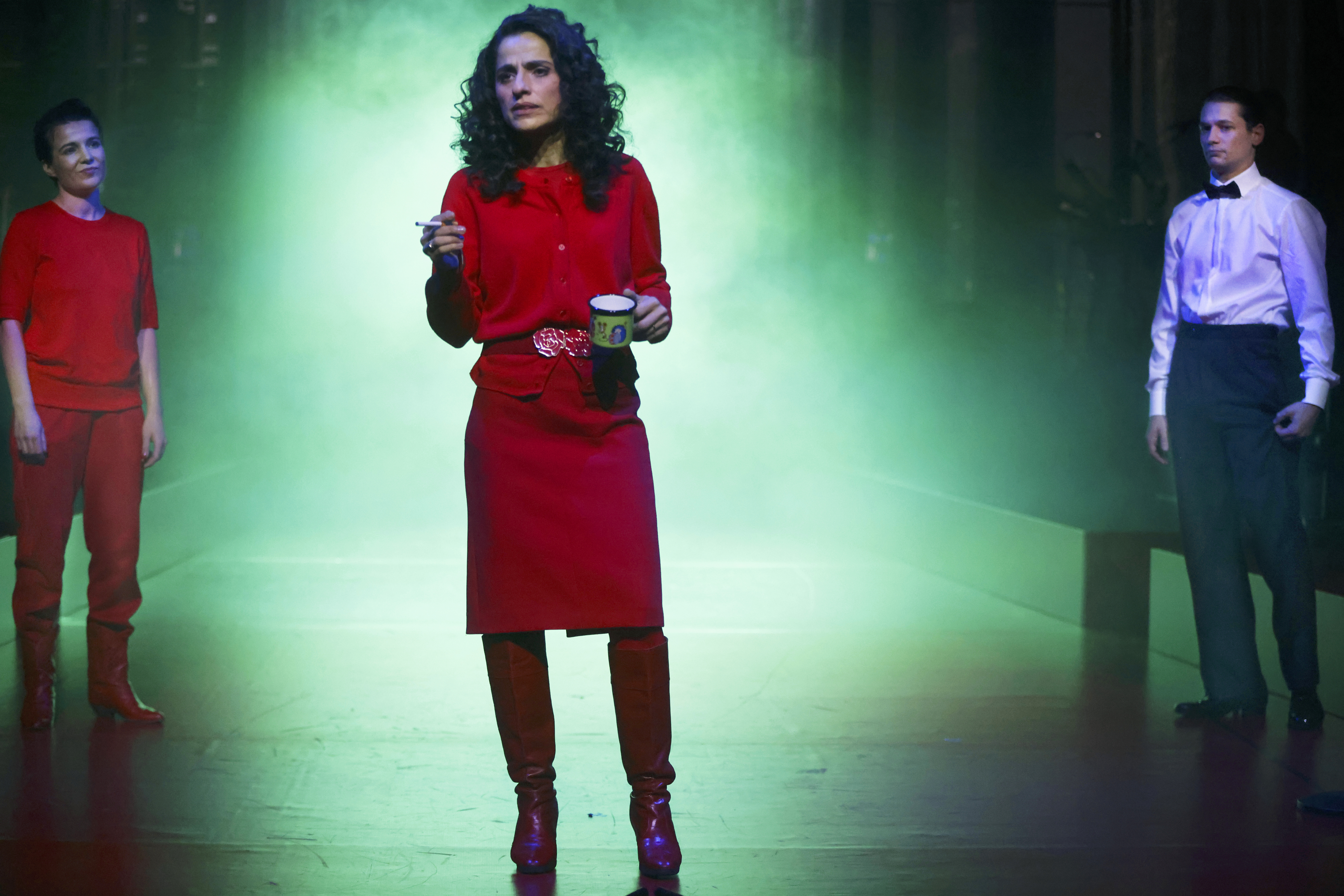„Vatermal“ am Maxim Gorki Theater Berlin – Kritik zur Bühnenfassung von Necati Öziris postmigrantischen Roman