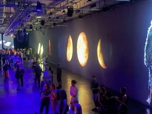 Die Ausstellung von Bjørn Mehlhus „Lost in Finity“ in der Betonhalle Berlin zählt zu den ungewöhnlichsten Kunstereignissen des Sommers.